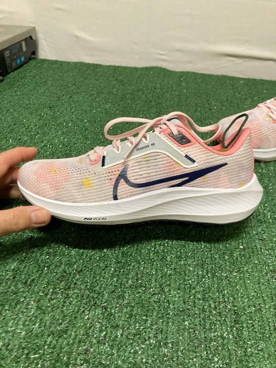 Nike Women's Air Zoom Pegasus 40 size 8 (OKPM-04-002) - Picture 6 of 11